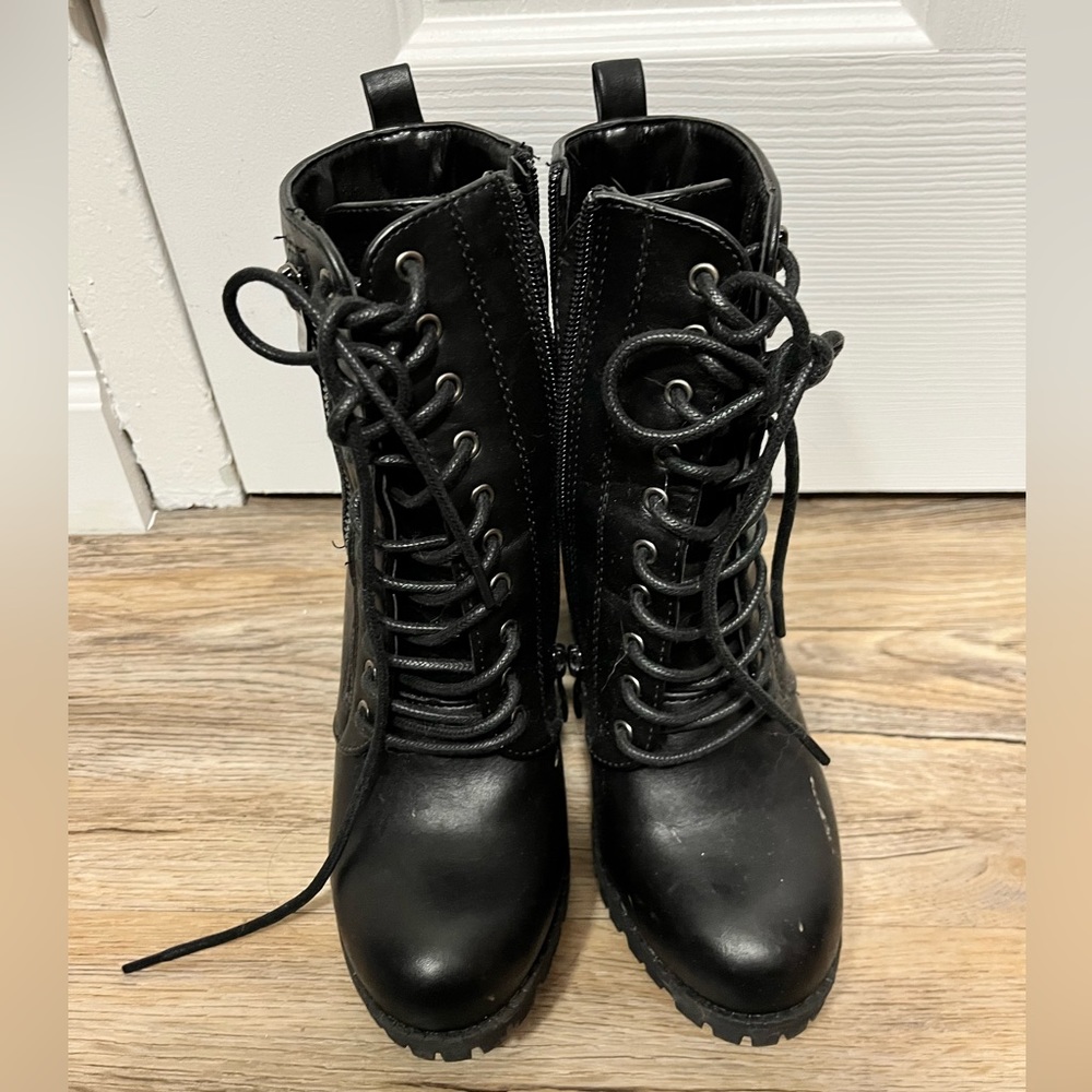 DREAM PAIRS chunky heel ankle booties
